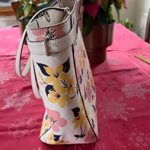 Kate Spade Pink and Yellow Floral Tote zipper interior padded large compartment - Picture 6 of 14